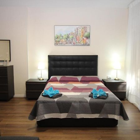 Urgel Habitaciones Barcelona Ngoại thất bức ảnh