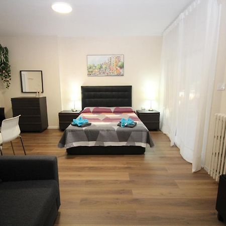 Urgel Habitaciones Barcelona Ngoại thất bức ảnh