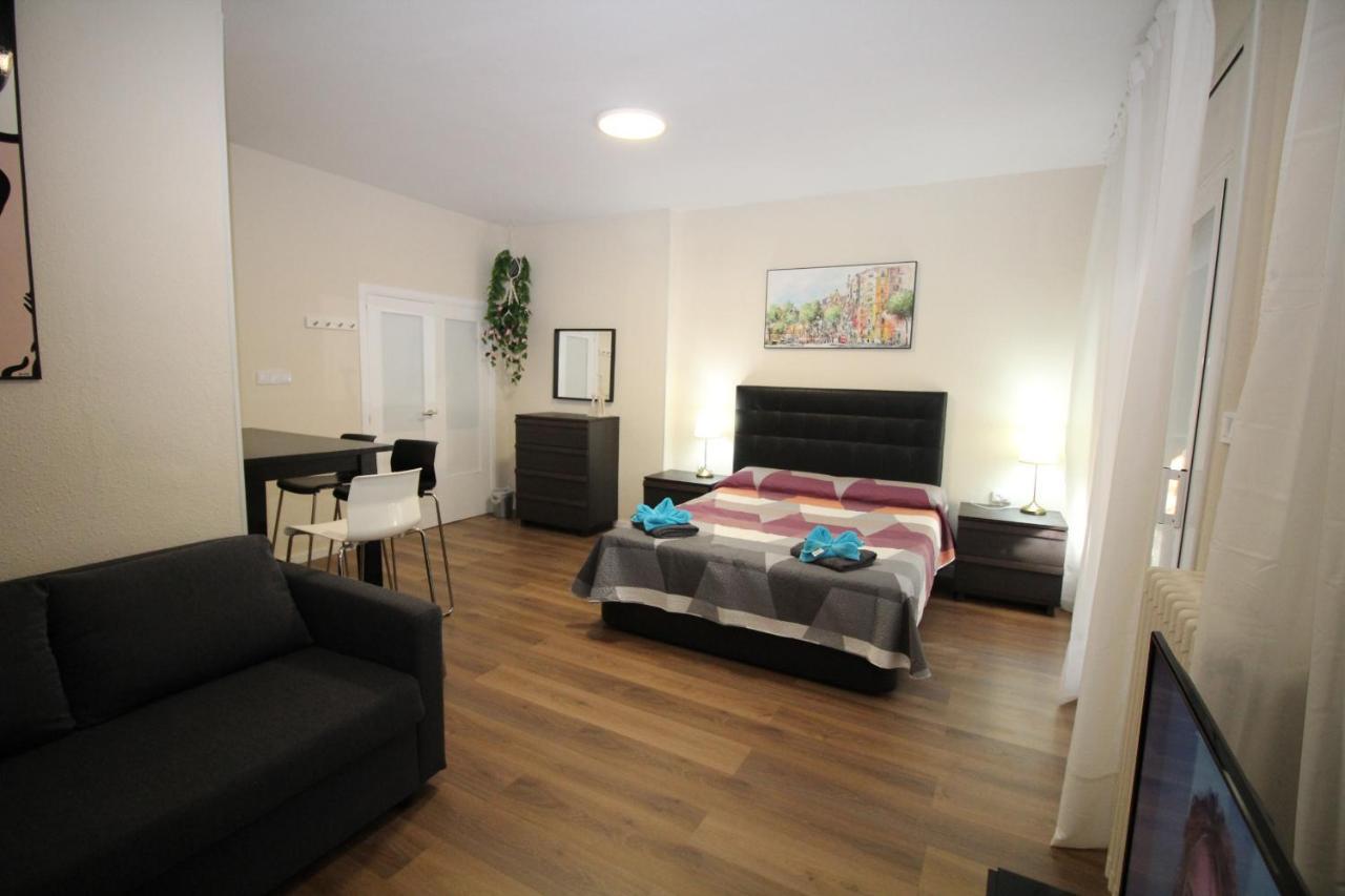 Urgel Habitaciones Barcelona Ngoại thất bức ảnh