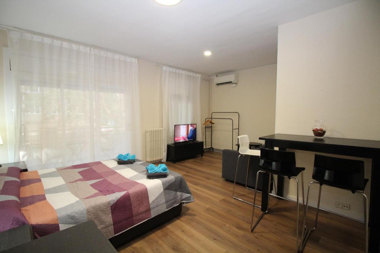 Urgel Habitaciones Barcelona Ngoại thất bức ảnh
